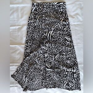 H&M Summer Black and White Skirt with Slit